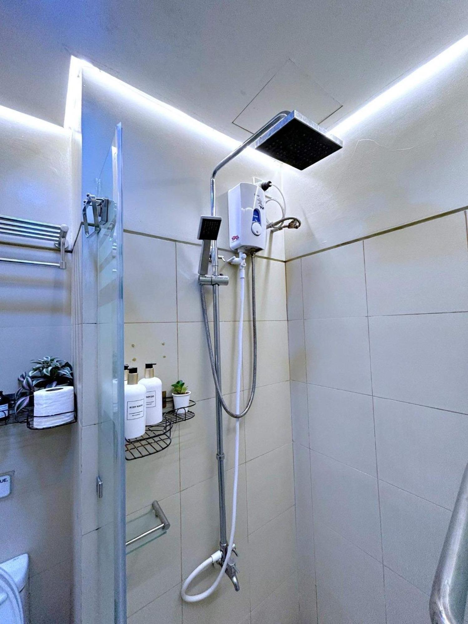 Cozypura Staycation Near Moa, Airport , With Free Fast Wifi, Netflix And Pay Parking 파사이 외부 사진